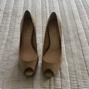 💘 Tahari Nude Pumps